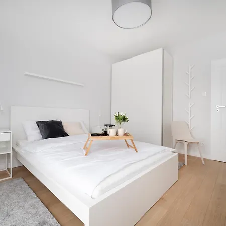 Manufaktura - Balcony & Workspace By Rentujemy Λοτζ