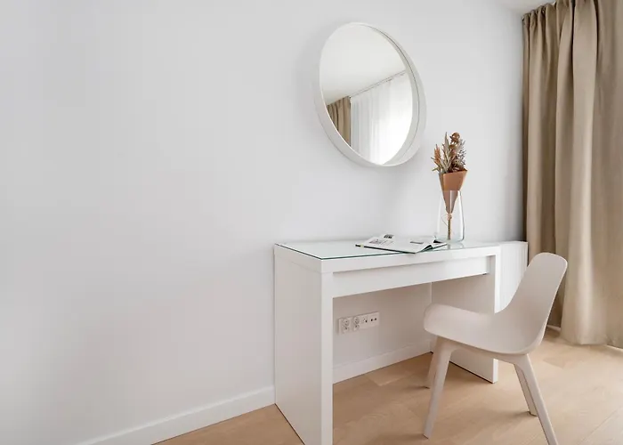 Manufaktura - Balcony & Workspace By Rentujemy